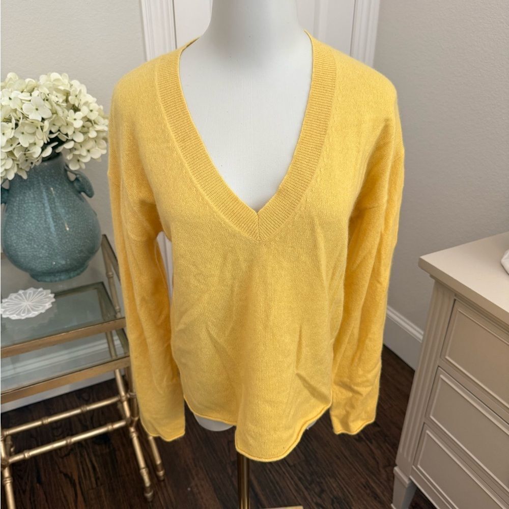 Rocky Barnes x 360 Cashmere Yellow V Neck